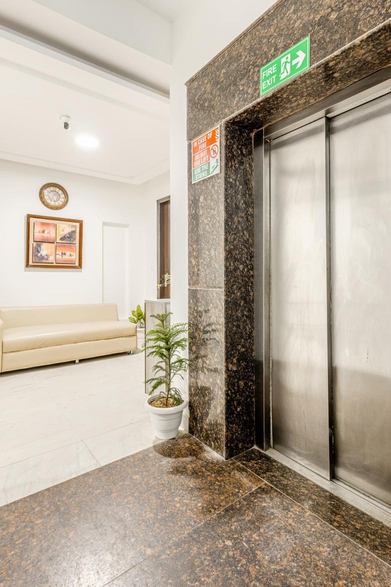 Lime Tree Service Apartment Golf Course Road, Gurgaon Exterior photo